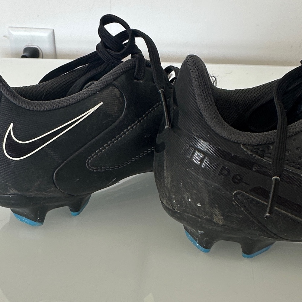 Nike Kids Black Athletic tempo cleats 5 - Picture 6 of 8